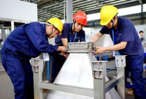 操作工業(yè)機(jī)器人成新興職業(yè)，90后是主力軍