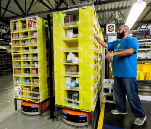 亞馬遜推出機(jī)器人驅(qū)動(dòng)的倉(cāng)庫(kù)來(lái)處理假期訂單