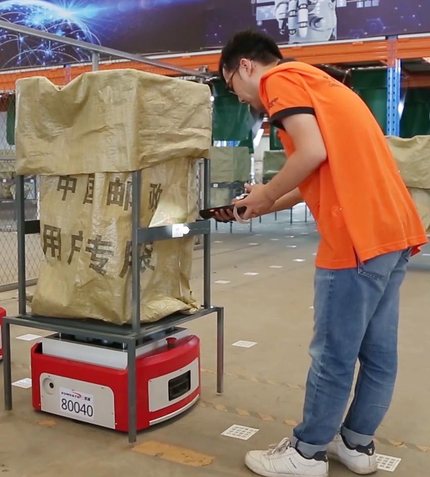 智能AGV機器人分揀系統(tǒng)_中國AGV網(wǎng)(m.wnmc.org.cn) 智能AGV機器人分揀系統(tǒng)_中國AGV網(wǎng)(m.wnmc.org.cn)