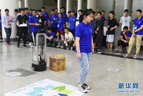 服務(wù)機器人“智能”大比拼