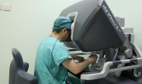 走近做手術(shù)的機器人 目前全國不到100臺