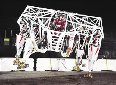 多款新型機(jī)器人 亮相亞馬遜全球人工智能會(huì)議