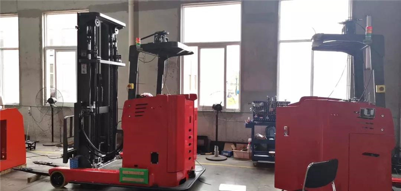 智能倉儲系統(tǒng)下的搬運機器人AGV