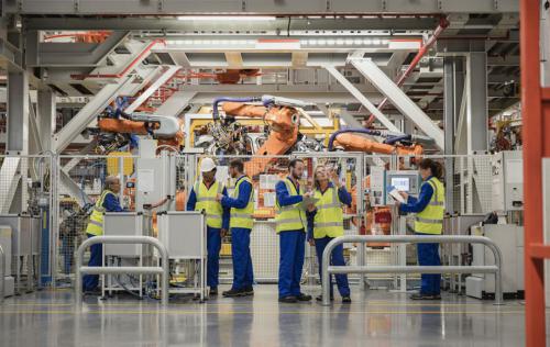 工業(yè)機器人系統(tǒng)操作員定向就業(yè)班招生簡章，要求中專學歷！