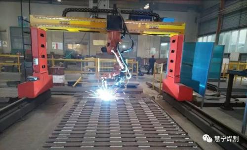 焊接機(jī)器人編程有哪些技巧？