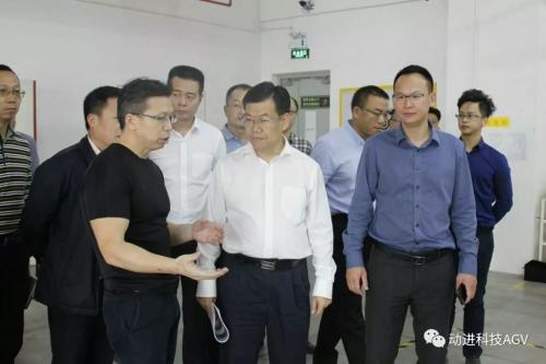 領(lǐng)導(dǎo)關(guān)懷|深圳寶安區(qū)委書記黃敏視察動(dòng)進(jìn)AGV機(jī)器人基地