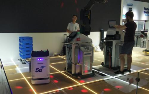 智能物流車、仿人機(jī)械手、能手撕的不銹鋼，百余款新技術(shù)全國(guó)首發(fā)