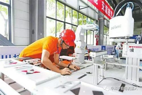 工業(yè)機(jī)器人產(chǎn)業(yè)進(jìn)入爆發(fā)期，人才發(fā)展是關(guān)鍵