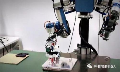 工業(yè)機(jī)器人需要智能的“大腦”來(lái)進(jìn)行工作