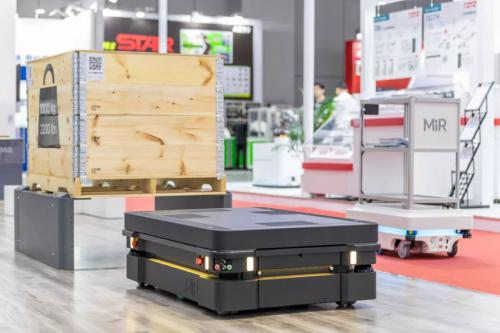 展會 | MiR移動機(jī)器人在開放展臺與觀眾親密互動