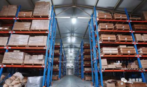 不同貨架在物流倉(cāng)儲(chǔ)中的優(yōu)缺點(diǎn)對(duì)比