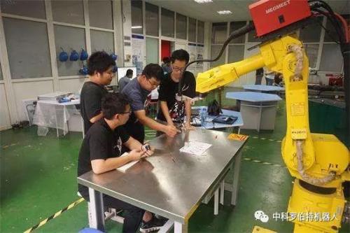 在智能工廠里，人依舊是工廠的核心