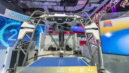 能打出旋轉球！進博會明星產(chǎn)品歐姆龍乒乓球機器人強勢回歸