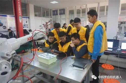 工業(yè)機(jī)器人這個行業(yè)到底值不值得學(xué)