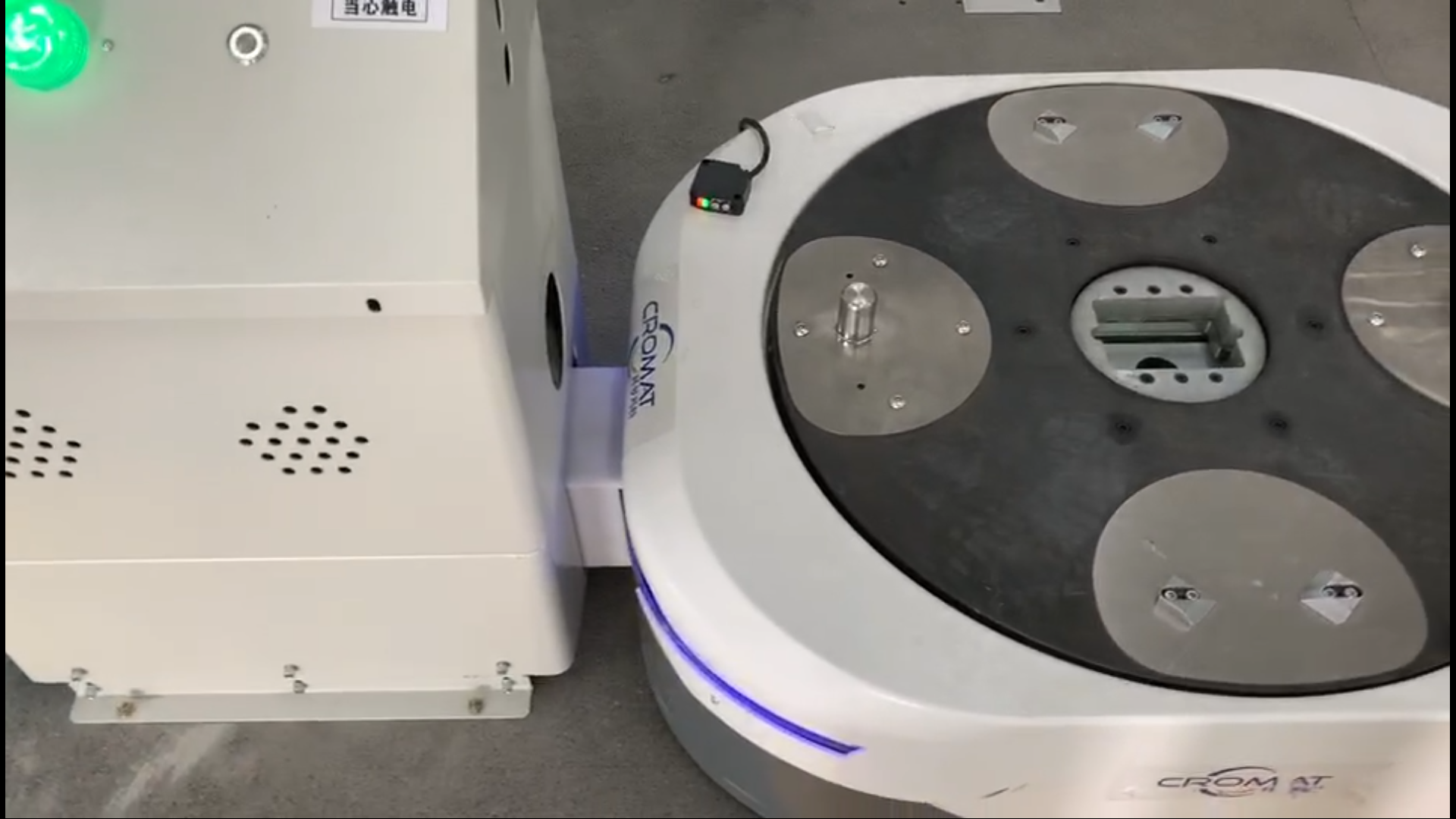 二維碼背負頂升式AGV