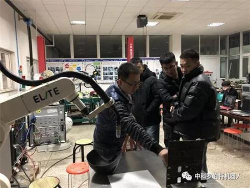 工業(yè)機器人學習到底有多重要