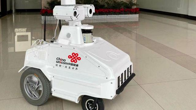 智慧抗疫 浙江聯(lián)通5G測(cè)溫巡警機(jī)器人出動(dòng)！