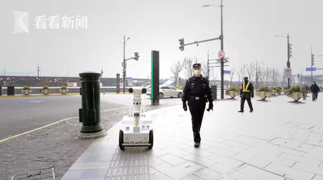 無人機隔空喊話 巡邏機器人念起“防疫經(jīng)”