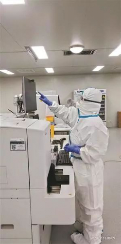 廣東廣州機器人勇闖雷神山！