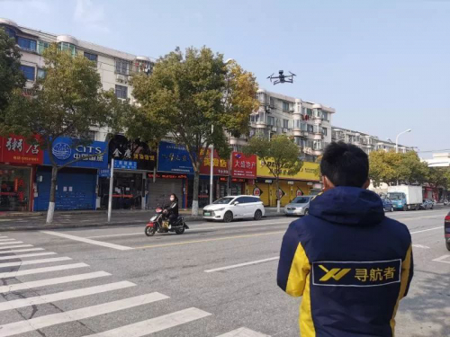 無人機(jī)+機(jī)器人+智慧平臺，浦東這個鎮(zhèn)管控疫情有一套！