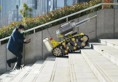 河南洛陽：首臺“防疫噴霧消毒機器人”正式上崗