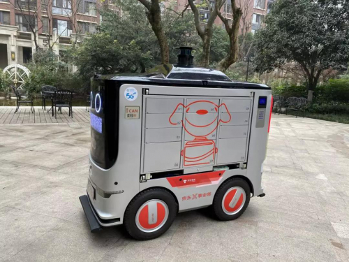 解決疫情期間配送最后500米 四川移動(dòng)推出5G+高精度定位無(wú)人配送車(chē)