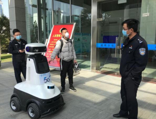 移動(dòng)5G科技抗“疫”：5G防疫機(jī)器人投入使用