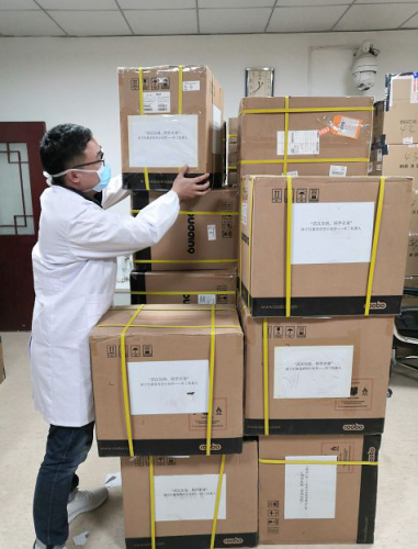 儒博科技向武漢市第一醫(yī)院捐贈布丁豆豆智能機器人