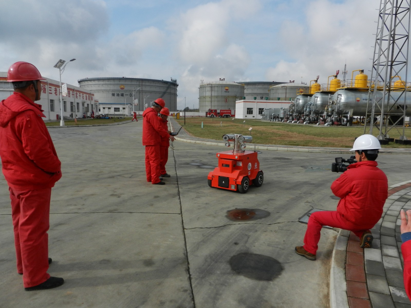 防爆巡檢機器人 X111_中國AGV網(wǎng)(m.wnmc.org.cn) 防爆巡檢機器人 X111_中國AGV網(wǎng)(m.wnmc.org.cn)