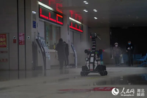 智能防疫巡檢機(jī)器人“安迪”來(lái)了！可監(jiān)測(cè)體溫、噴灑消毒還有口罩佩戴提示！