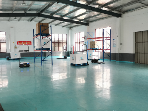 智能機器人在工作與生活中不斷幫助人們