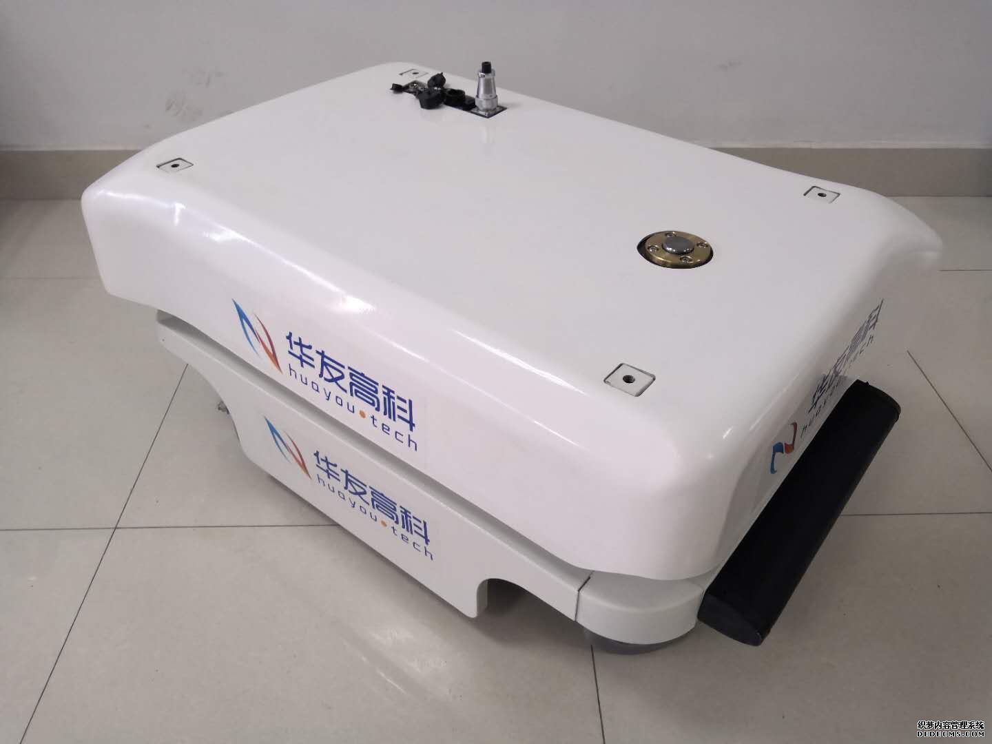100KG負(fù)載激光導(dǎo)航AGV