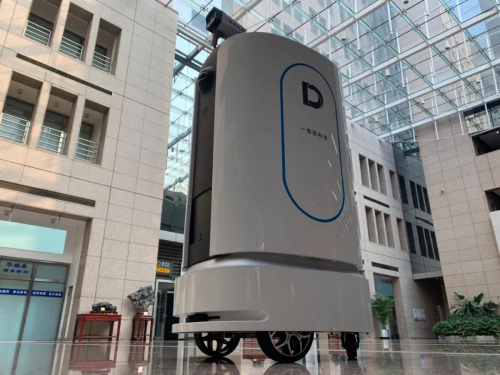 北京海淀：防疫巡檢機(jī)器人搭載重裝備