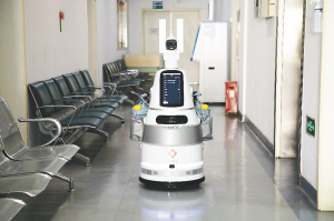 昆明呈貢信息產(chǎn)業(yè)園“誕生”防疫智能機器人 1分鐘能測200人體溫