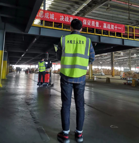 案例|木蟻人機(jī)混場(chǎng)無(wú)人叉車(chē)助力國(guó)內(nèi)物流巨頭，實(shí)現(xiàn)倉(cāng)儲(chǔ)供應(yīng)鏈戰(zhàn)略