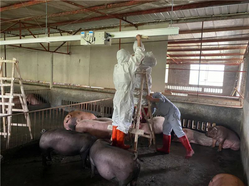 布塔科技旗下舍欄巡檢機器人試運行 智慧養(yǎng)殖解決方案首次亮相