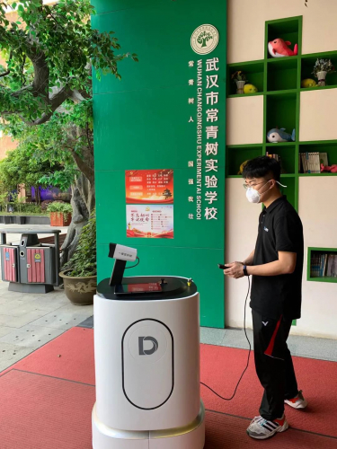 為了生命之樹常青！一維弦防疫巡檢機器人MoRo S服務武漢常青樹實驗學校！