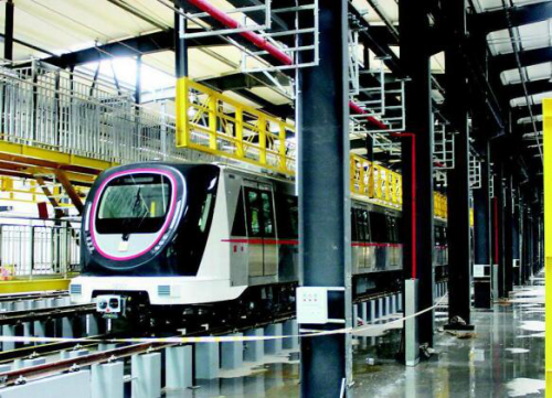 太原首列無(wú)人駕駛列車運(yùn)抵地鐵2號(hào)線