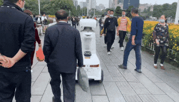 黑科技在手，巡邏不用到處走！CIOT安保巡邏機器人五一在各大景點傲嬌“上崗”