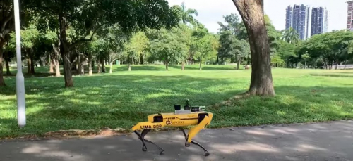 四足機(jī)器人Spot在新加坡的公園巡邏以加強(qiáng)社會(huì)隔離