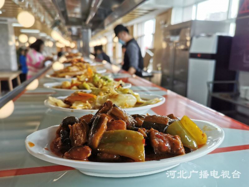 張家口首家機(jī)器人餐廳亮相，機(jī)器人將來可服務(wù)冬奧會
