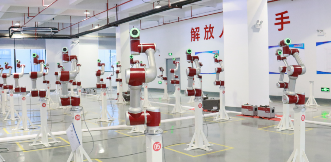 無人工廠來了丨“智”變實現(xiàn)無人制造