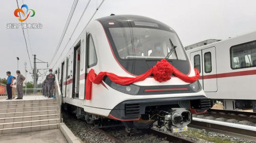 黑科技！武漢造！首列全自動駕駛地鐵列車下線