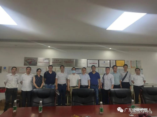 佛山市工信局技術(shù)創(chuàng)新科領(lǐng)導(dǎo)、專家調(diào)研凱碩自主機器人情況