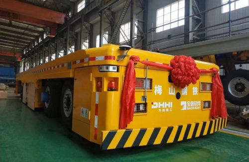 大連重工成功出產(chǎn)國(guó)內(nèi)首臺(tái)自然導(dǎo)航無(wú)人重型框架運(yùn)輸車