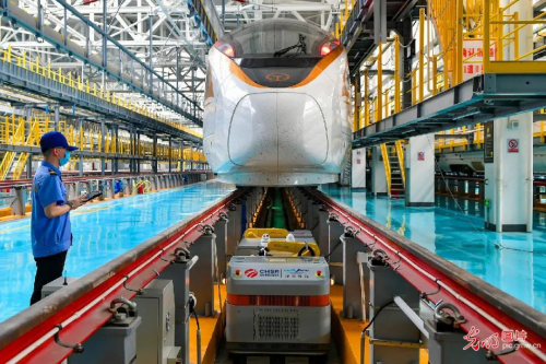 神州高鐵車底智能巡檢機(jī)器人為“智能京張”增色