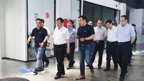 南京市委書記張敬華一行蒞臨極智嘉南京智慧工廠參觀調(diào)研