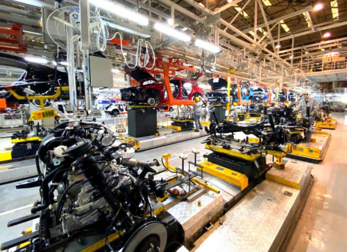 2020款紅旗H5首臺量產車順利下線，井源機電合裝AGV助力柔性生產