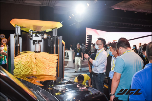 集機(jī)器人、AI、5G一身，55秒完成清洗……驛公里智能的無(wú)人洗車(chē)機(jī)有看點(diǎn)