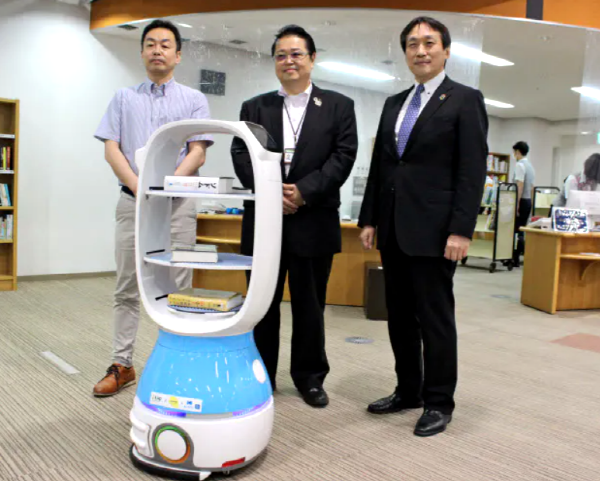 日本首家「智慧圖書館」機(jī)器人運(yùn)送書籍，降低感染風(fēng)險(xiǎn)